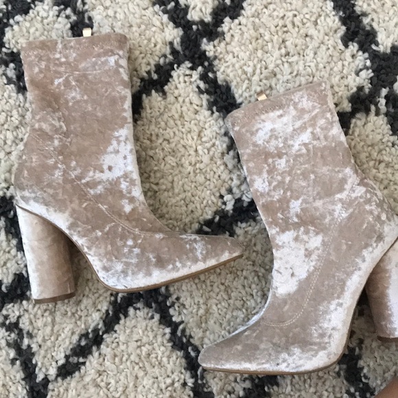 Shoes - Velvet booties